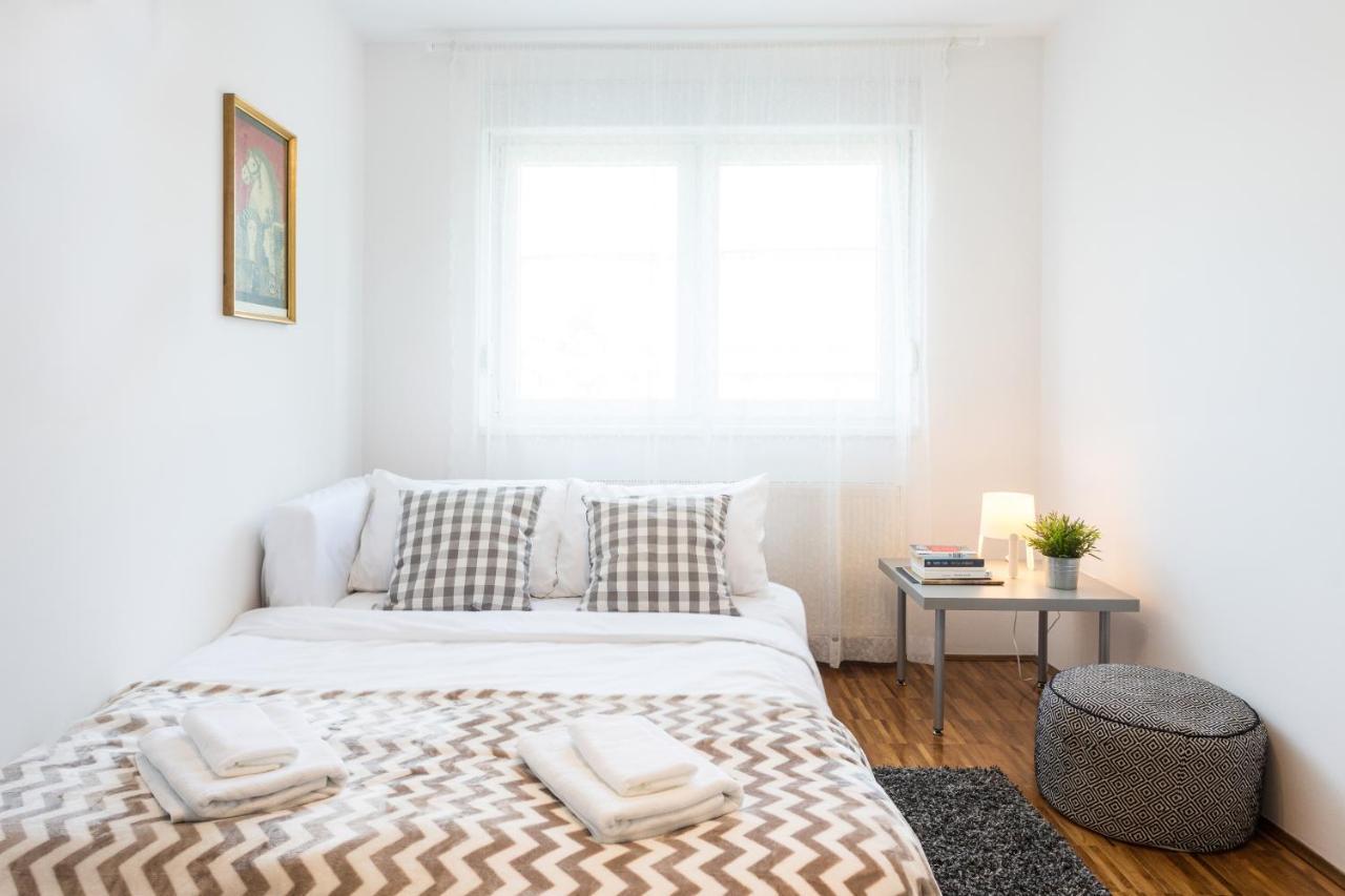 Spacious 2bdr - Free Parking Apartment