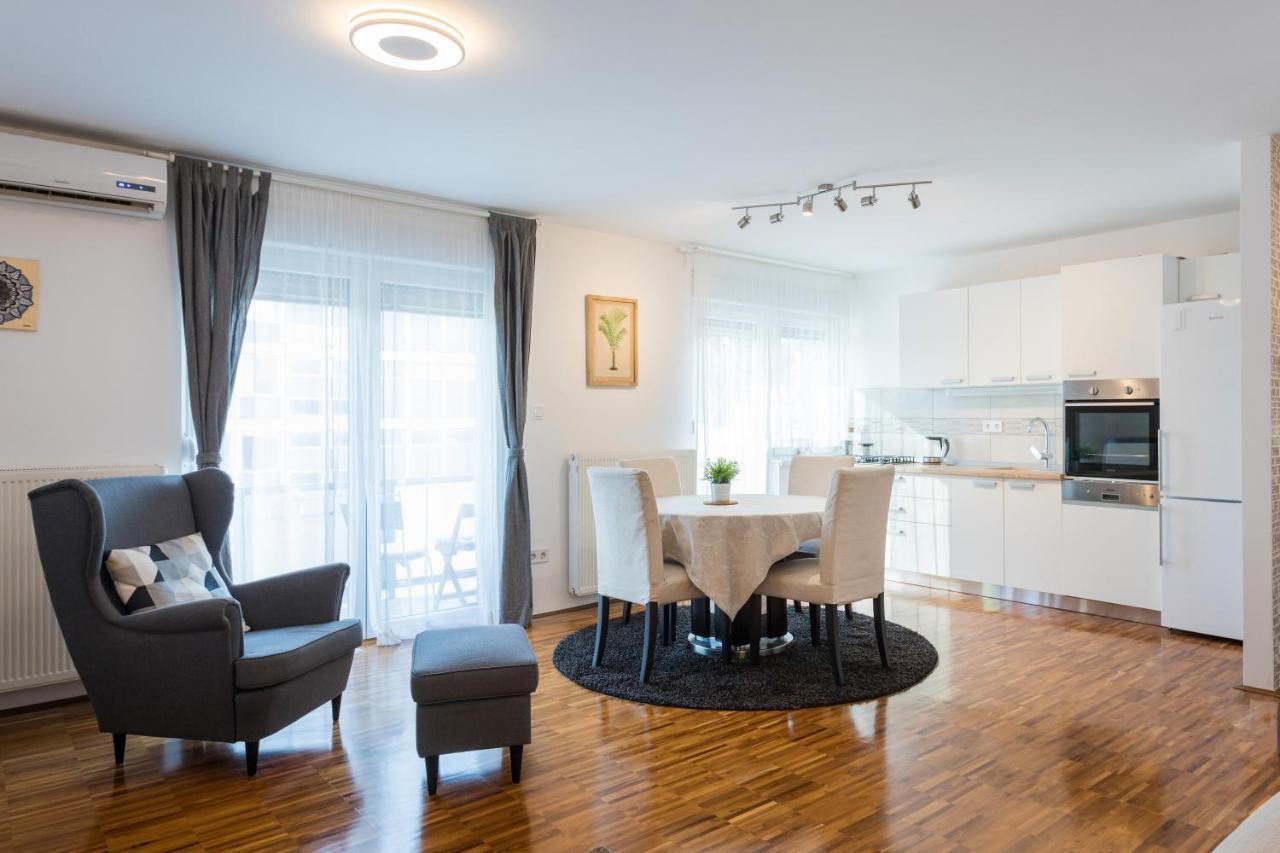 Spacious 2bdr - Free Parking *