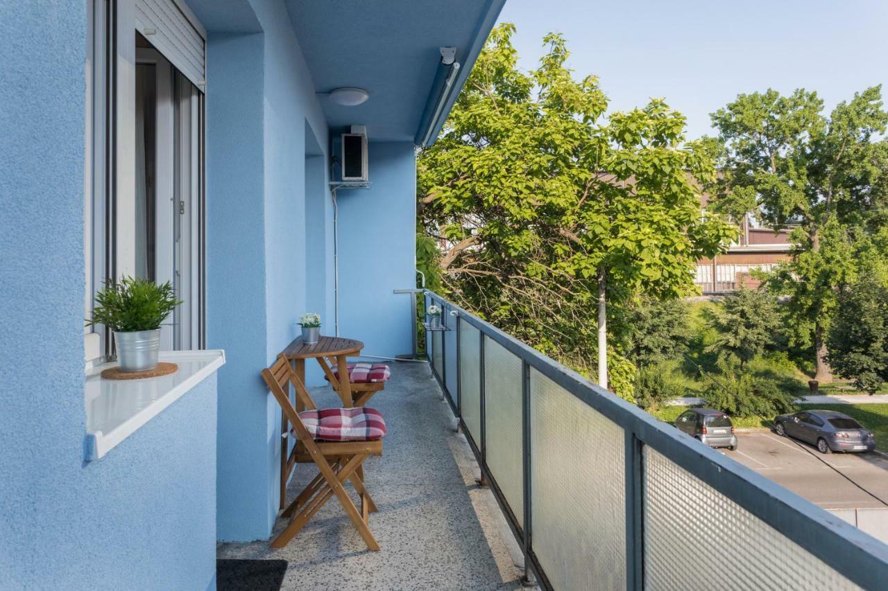 Spacious 2bdr - Free Parking *