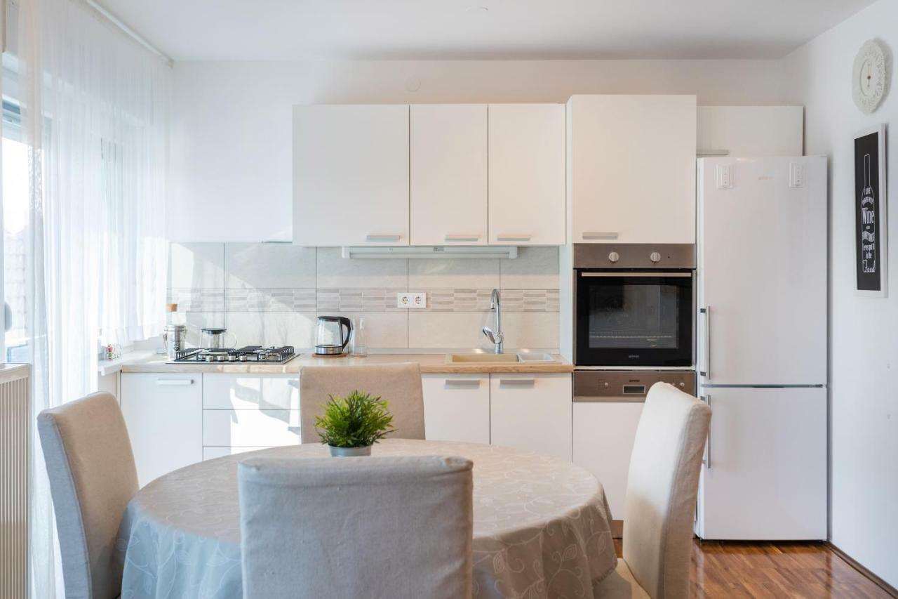 Spacious 2bdr - Free Parking *